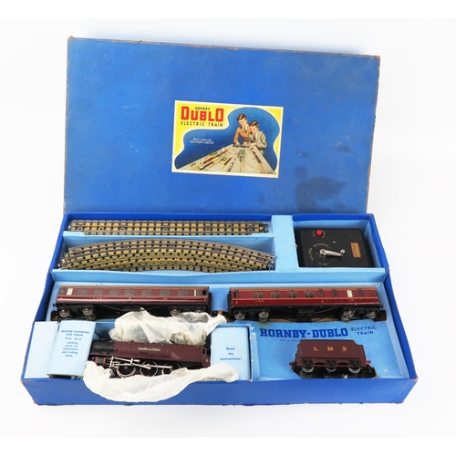 2217 - Hornby Dublo OO Gauge 3 Rail EDP2 Passeneger Train Set 