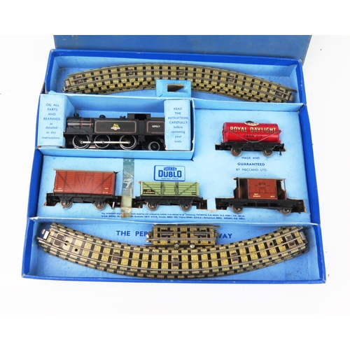 2218 - Hornby Dublo OO Gauge 3 Rail EDG17 Tanks Goods Train Set BR 69507 (gloss) - excellent in fair box wi... 