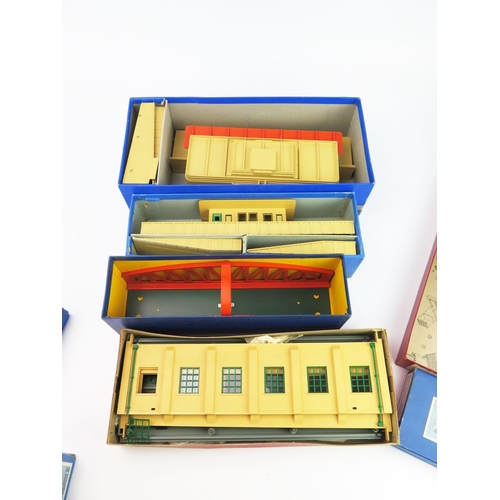 2221 - Collection of Hornby Dublo OO Gauge Accessories including D1 Girder Bridge, D1 Island Platform, D1 T... 