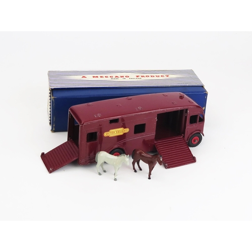 2488 - Dinky 981 Horse Box (AEC) - maroon, 