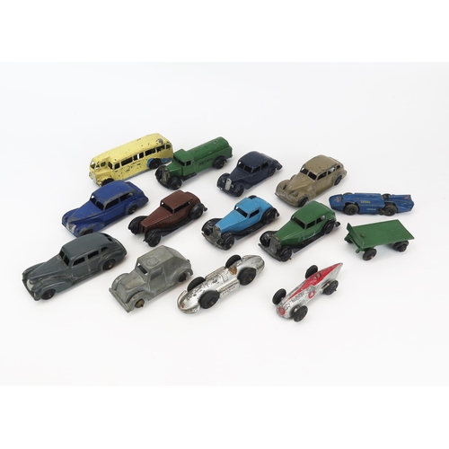 2499 - Dinky Early Post War Group including 30c Daimler, 36b Bentley, 36c Humber, 39b Oldsmobile, 39d Buick... 