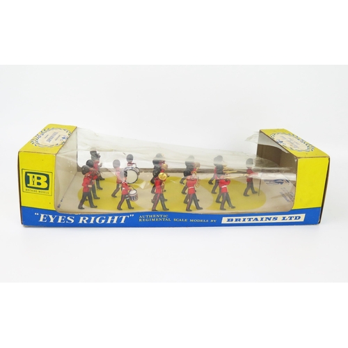 2577 - Britains Eyes Right Models 7244 Full Band of The Scots with moveable heads and arms - excellent in g... 