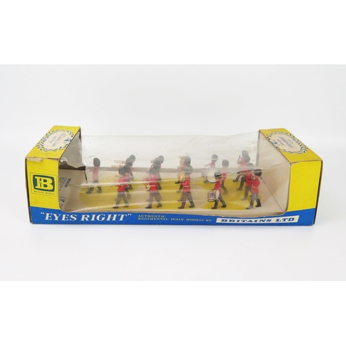 2577 - Britains Eyes Right Models 7244 Full Band of The Scots with moveable heads and arms - excellent in g... 