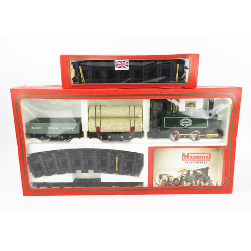 2584A - Mamod RS1 O Gauge The Mamod Steam Railway with Green 0-4-0 Loco with red wheel, log cart and wagon p... 