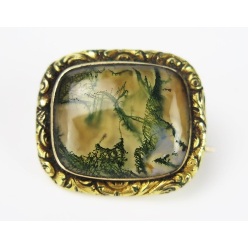 816 - A Georgian Moss Agate Brooch in a gilt setting, 21x18mm, 4.7g.