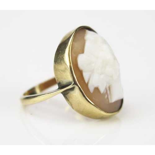 847 - A 9ct Gold and Shell Cameo Ring, the oval shell with a woman's portrait head, ring size J.75, 3.8g