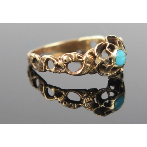 922 - An Antique Gold and Turquoise Ring, unmarked gold, size K, 1.5g