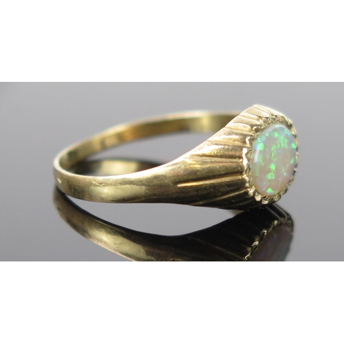 962 - A 9ct Gold and Opal Ring, size M.25, 1.7g