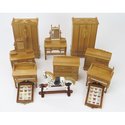 1003B - Dolls House Group of 