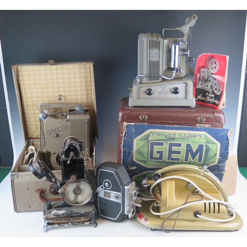 1039 - A collection of cine cameras and projectors including Eumig Mini 3 cine camera, Quarz cine camera, S... 