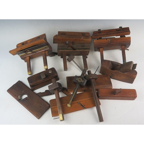 1059 - An assortment of rebate, smoothing and moulding planes, and gauges.