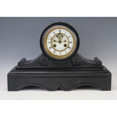 1114 - A late Victorian polished slate mantel clock, the drum-shaped case with 11cm Roman dial, the movemen... 