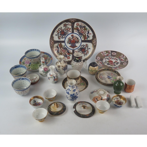 1162 - A mixed collection of Chinese and Japanese ceramics, including, rice wine bowls, Saki bowls, miniatu... 