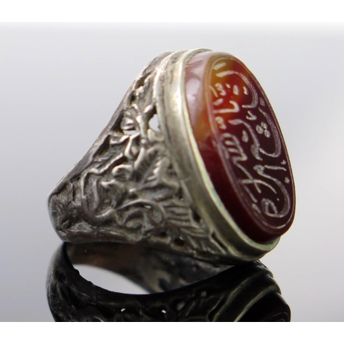 188 - A Persian(?) Islamic White Metal Seal Ring set with agate engraved with script, size P.25, 9.5g