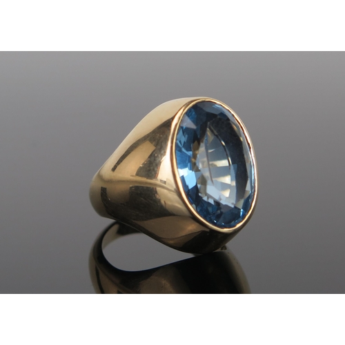 300 - A Gent's 18ct Gold and Blue Spinel Ring, size L, 17x12mm stone, 9.7g