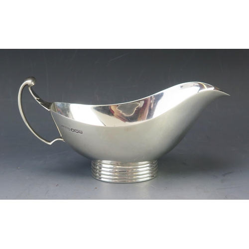 537 - A George VI silver sauce boat, maker James Dixon & Sons Ltd, Sheffield 1940 of oval form with swept ... 