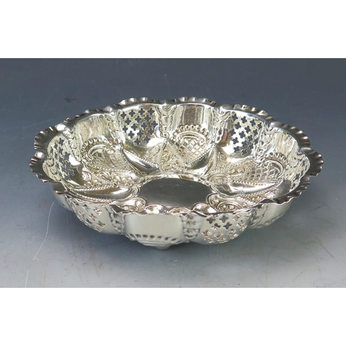 544 - A Victorian silver sweetmeat dish, 16cm diameter, maker mark worn, Birmingham, 1896, of lobed circul... 