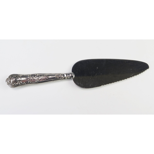 619 - An Elizabeth II silver handled cake slice, with steel blade,  25.5cm long.