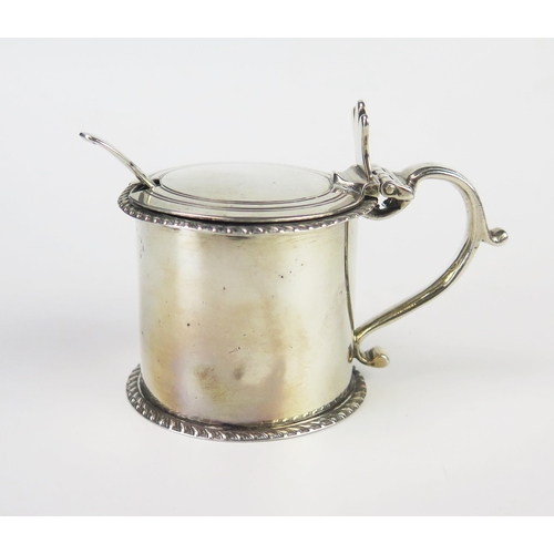 620 - A George V silver mustard pot and cover, maker D & J Wellby  Ltd, London, 1926, of cylindrical outli... 