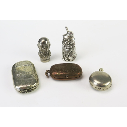 636 - A sterling silver novelty vesta case modelled as Mr Punch's dog 'Toby', wearing a hat and ruff 6,5cm... 