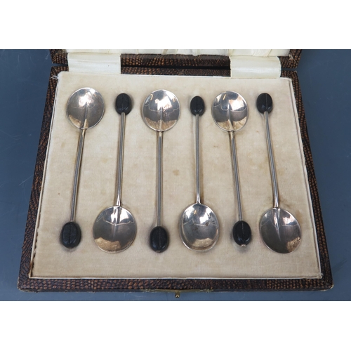 655 - A set of six George V silver bean top coffee spoons, maker Adie Brothers, Birmingham, 1930, cased. 3... 