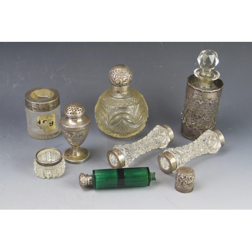 660 - Assorted silver mounted scent bottles