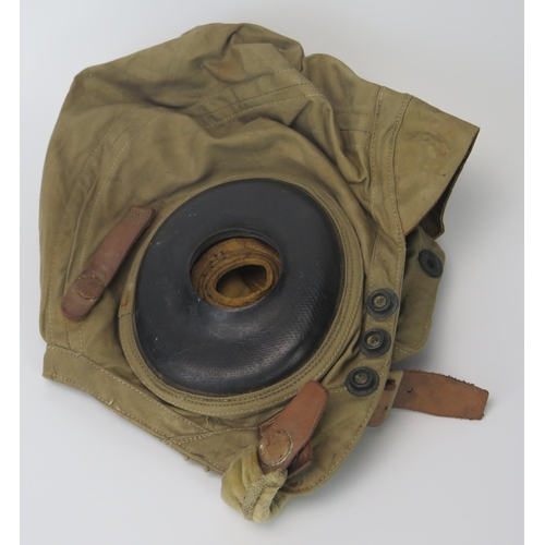 934 - A WWII period American Airforce canvas flying helmet, AN-H-15, by the Bates Shoe Company.