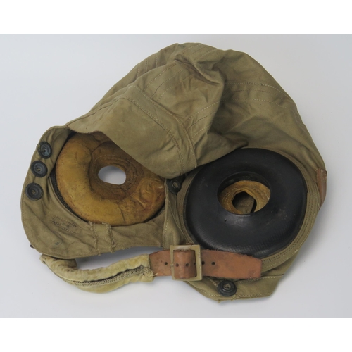 934 - A WWII period American Airforce canvas flying helmet, AN-H-15, by the Bates Shoe Company.