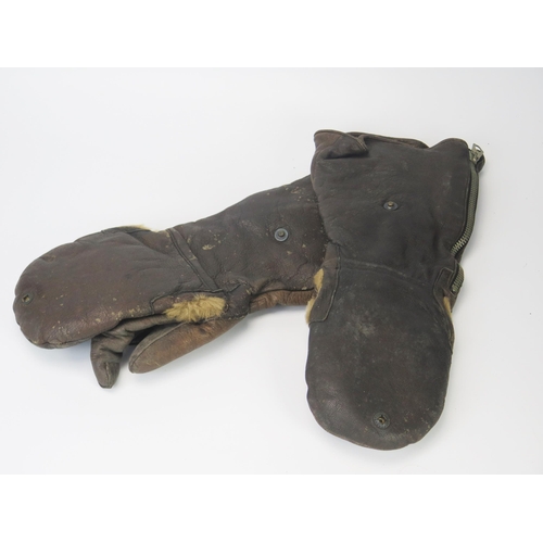 948 - A pair of brown leather combination gauntlet/mittens, the zip pull stamped 'Talon, Hookless'. A pair... 