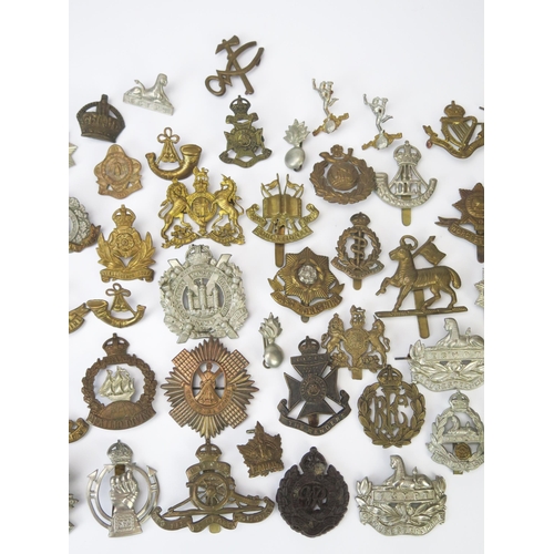 974 - An extensive collection of British army regimental cap badges, including South Wales Borders, Royal ... 