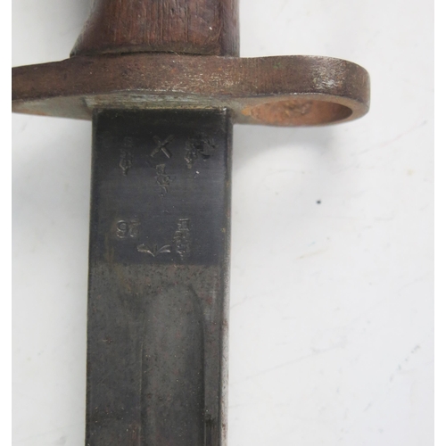 992 - A British World War One 1907 pattern bayonet, with 43cm fullered blade, and wood slab grip in leathe... 