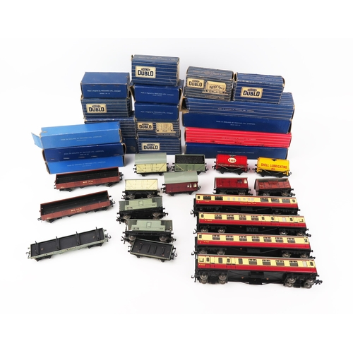 1003I - Hornby Dublo OO Gauge Coach/Stock Collection, all tinplate including 4048 Restaurant Car, 32017 x2 a... 