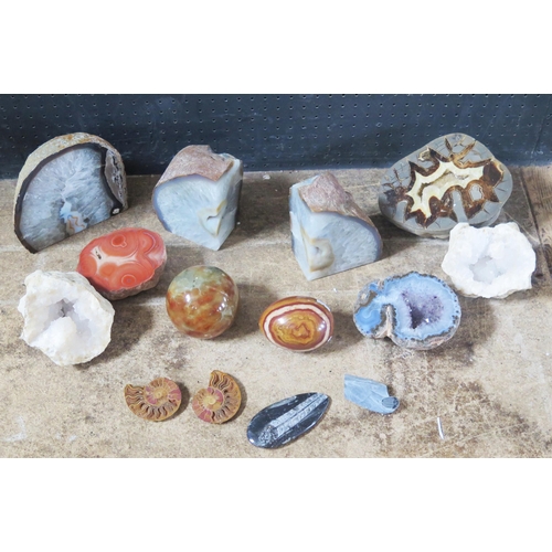 1099 - A collection of assorted quartz, amethyst and polished agate geode,