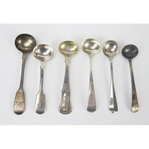 669 - A collection of assorted silver mustard and salt spoons, various makers and dates, total weight of s... 