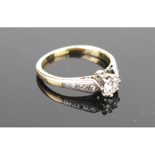 154 - An 18ct Gold and Diamond Solitaire Ring with three chips set to each shoulder, 4mm stone, size H, 1.... 