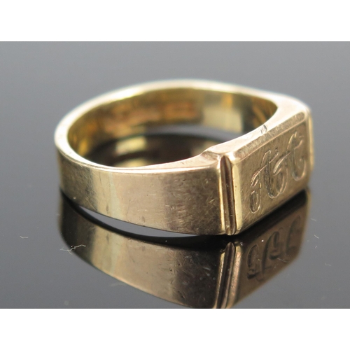 193 - A Gent's 9ct Gold Signet Ring with the initials AA, size T.25, 7.1g