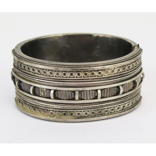 234 - A Victorian Unmarked White Metal Hinged Bangle, c. 30mm wide, 59.6g