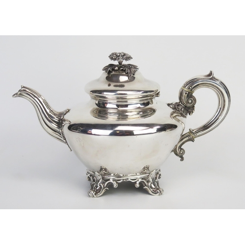 714 - A Victorian silver teapot, maker Edward, Edward Jnr, John & William Barnard, London, 1846, of squat ... 