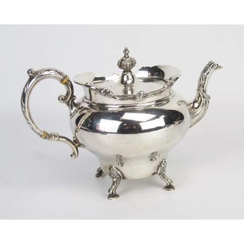 727 - An Edward VII silver teapot, maker Goldsmiths & Silversmiths Co Ltd, London, 1903, of ovoid form, th... 