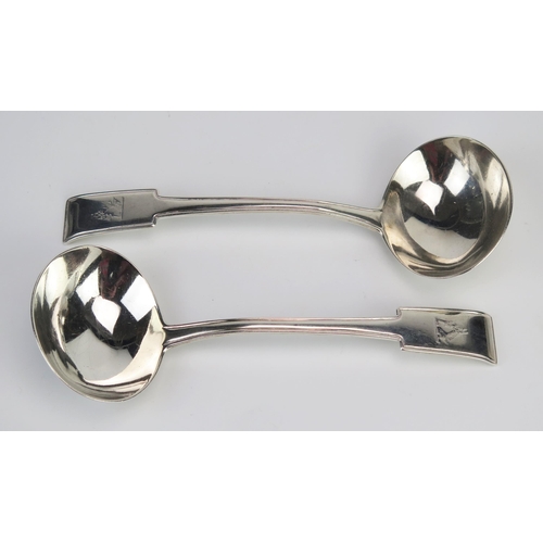 732 - A pair of George III silver sauce ladles, maker Thomas Wallis II, London, 1806, crested, 18cm long, ... 