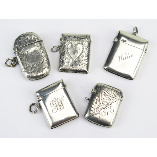 739 - Five assorted silver vesta cases, various makers and dates, initialled or monogrammed, total weight ... 