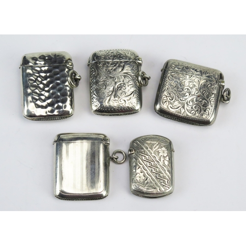 740 - Five assorted silver vesta cases, various makers and dates, initialled or monogrammed, total weight ... 