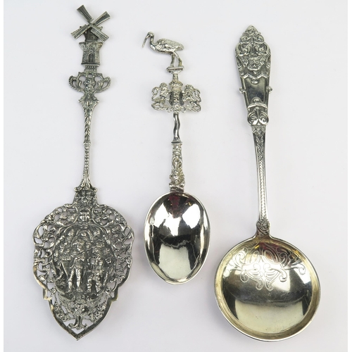 749 - A Dutch silver spoon, with pierced shovel-shaped blade decorated with cavaliers, on a knopped stem a... 