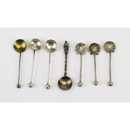 783 - A collection of assorted silver salt spoons, various makers and dates, total weight of silver 20gms,... 