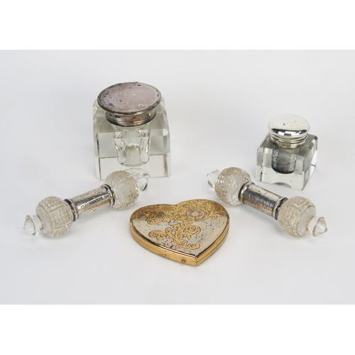 785 - A pair of clear glass and silver mounted knife rests, a gilt metal powder compact, two clear glass a... 