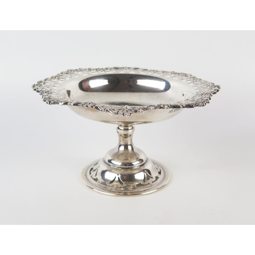 795 - A George V silver pedestal sweetmeat dish, maker Mappin & Webb, Sheffield, 1920, with pierced floral... 