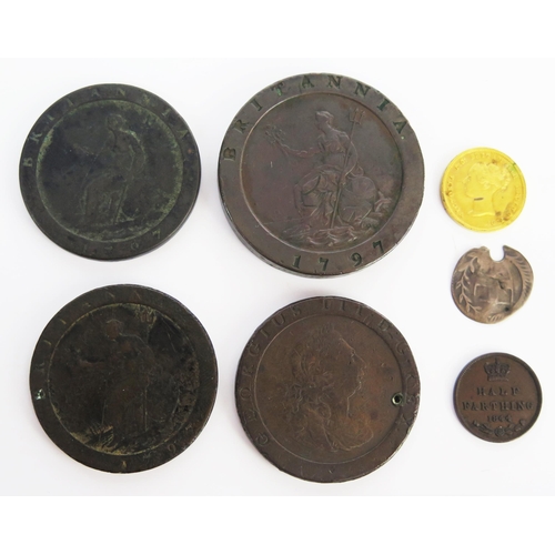 825 - A mixed group of copper and other English coins including a cartwheel and penny and twopence and sil... 