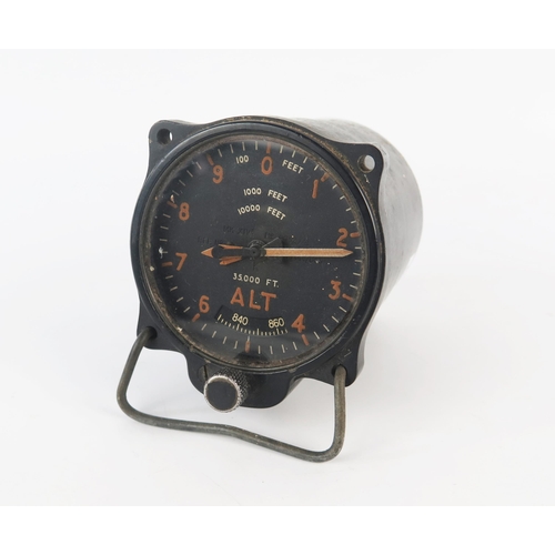 916 - An aircraft altimeter contained in a bakelite case.