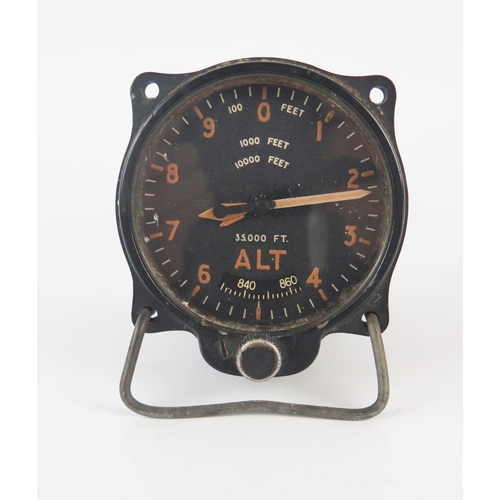 916 - An aircraft altimeter contained in a bakelite case.