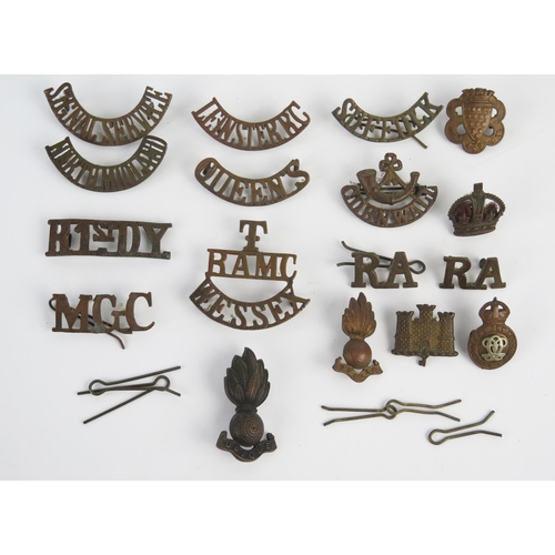 947 - A collection of British army brass shoulder badges, includes, Suffolk Regiment, North Midland Regime... 